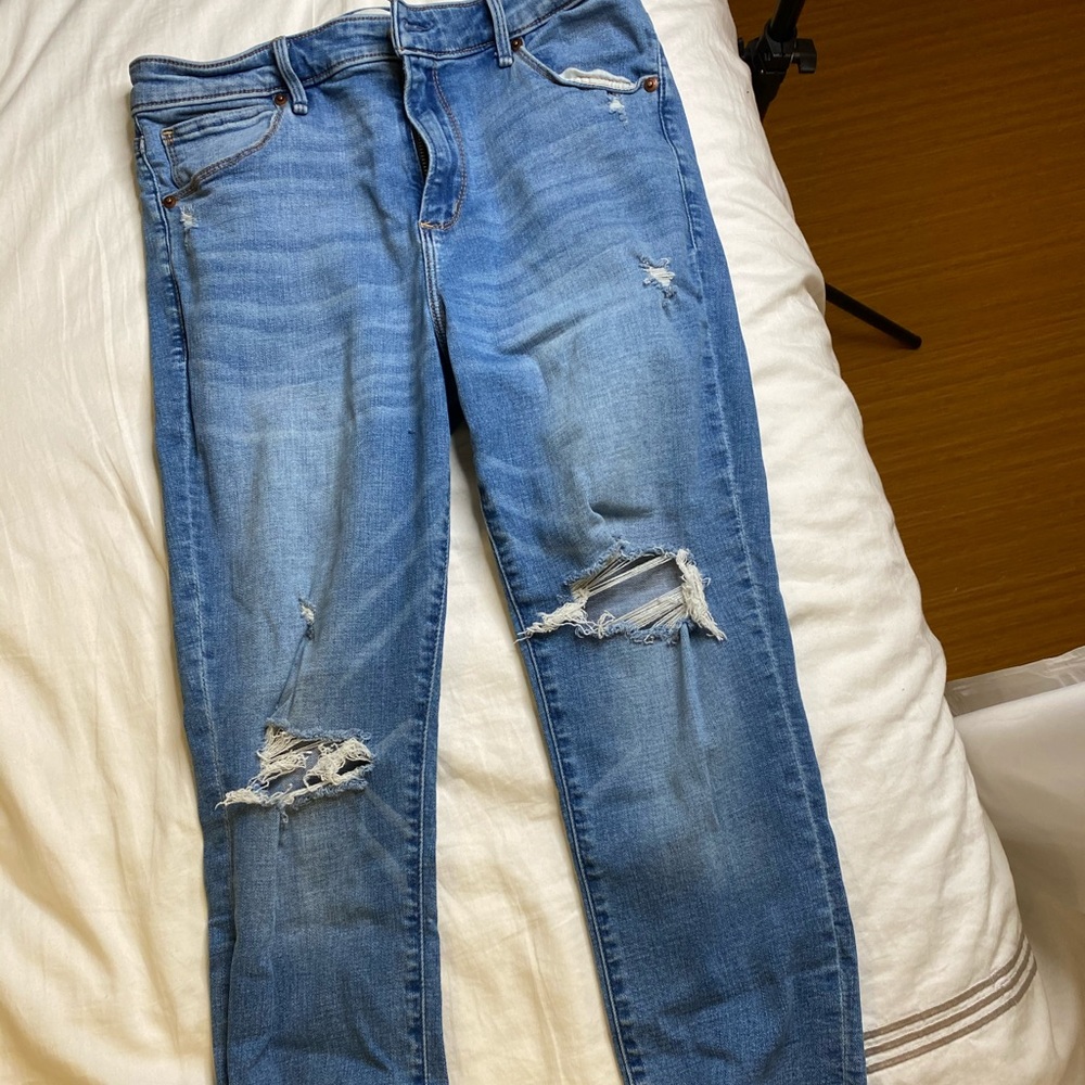A recent & Fitch: Jeans